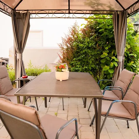 Konukevi Bruckmayers Gaestehaus 3*